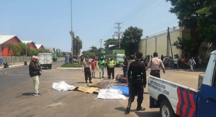 Mengenaskan..Remaja Dibonceng Motor Tewas Diinjak Truk 10 Roda di Tallasa City